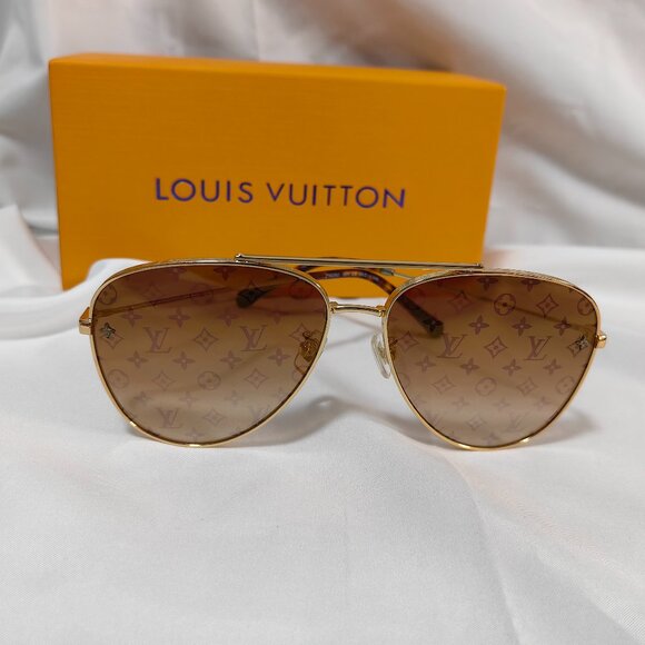 Women’s Louis Vuitton Gold Sunglasses✨✨✨ - Picture 1 of 6